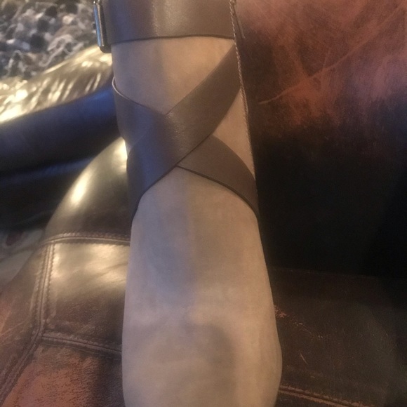 Shoes - Picture 2 of 8